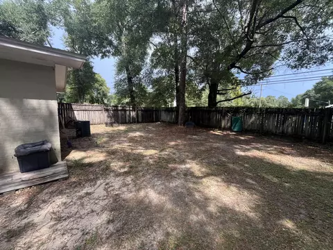 Exterior - 301 Springwood Cir, Crestview, FL 32536 photo 7 of 10