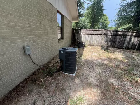 Exterior - 301 Springwood Cir, Crestview, FL 32536 photo 9 of 10
