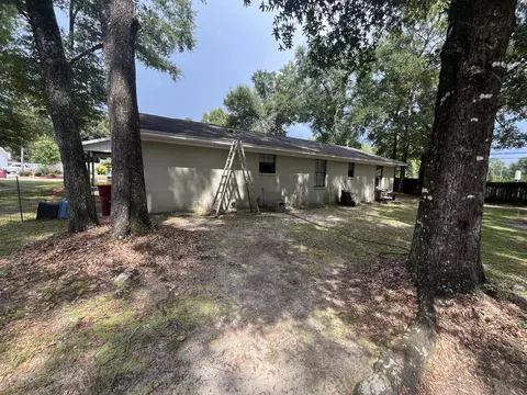 Exterior - 301 Springwood Cir, Crestview, FL 32536 photo 5 of 10