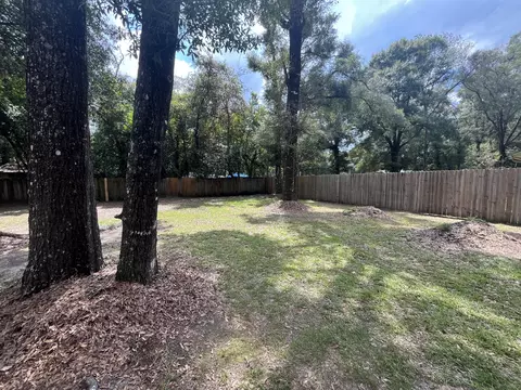 Exterior - 301 Springwood Cir, Crestview, FL 32536 photo 4 of 10