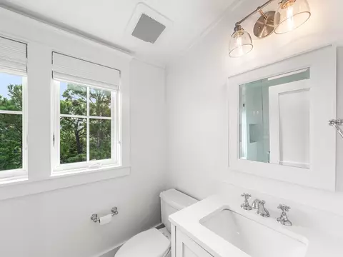 Bath - 125 Coopersmith Ln, Watersound, FL 32461 photo 10 of 12