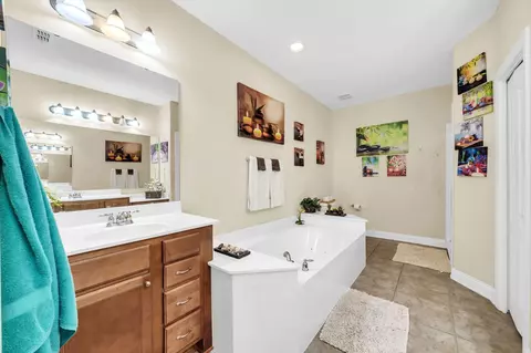 Bath - 4217 Jade Loop, Destin, FL 32541 photo 2 of 4