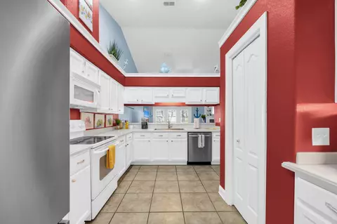 Kitchen - 4217 Jade Loop, Destin, FL 32541 photo 4 of 5