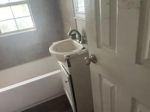 Bath - 640 Industrial Dr, Crestview, FL 32539 photo 2 of 3