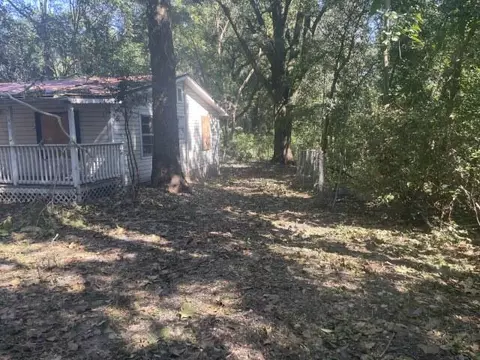 Exterior - 640 Industrial Dr, Crestview, FL 32539 photo 5 of 12