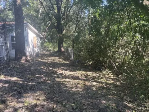 Exterior - 640 Industrial Dr, Crestview, FL 32539 photo 4 of 12