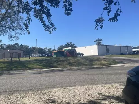 Exterior - 640 Industrial Dr, Crestview, FL 32539 photo 3 of 12
