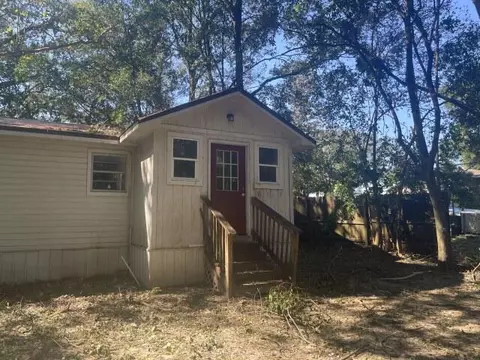 Exterior - 640 Industrial Dr, Crestview, FL 32539 photo 11 of 12
