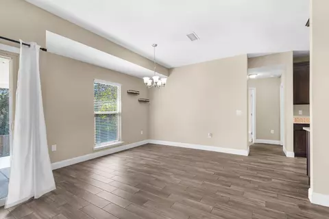 Living - 420 Scooter Cv, Crestview, FL 32539 photo 5 of 7