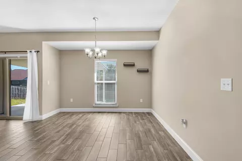 Living - 420 Scooter Cv, Crestview, FL 32539 photo 6 of 7