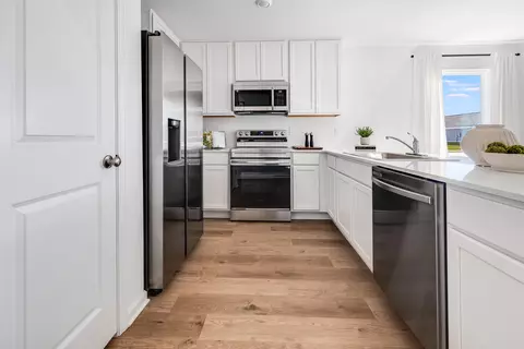 Kitchen - 5023 Myrtle Loop #HS 8, Crestview, FL 32539 photo 2 of 6