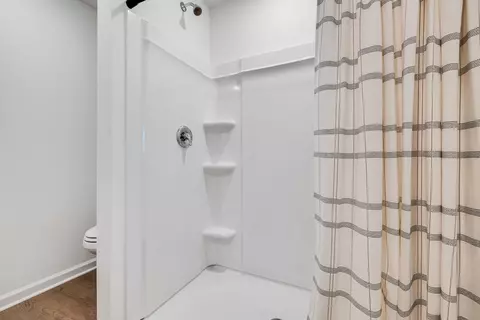 Bath - 5023 Myrtle Loop #HS 8, Crestview, FL 32539 photo 5 of 8