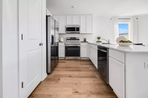 Kitchen - 5023 Myrtle Loop #HS 8, Crestview, FL 32539 photo 1 of 6