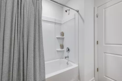 Bath - 5024 Myrtle Loop #HS 30, Crestview, FL 32539 photo 5 of 5