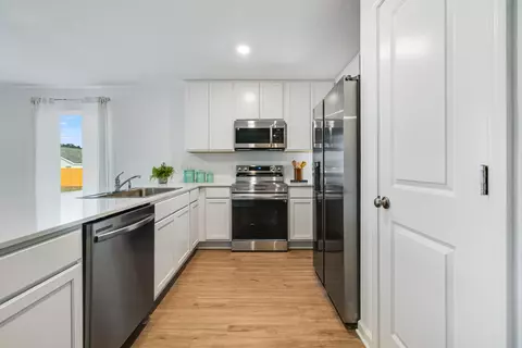 Kitchen - 5024 Myrtle Loop #HS 30, Crestview, FL 32539 photo 1 of 3