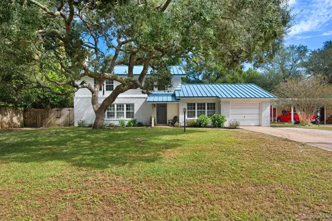 576 Pocahontas Dr, Fort Walton Beach, FL 32547