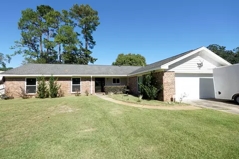 407 Green Oak Ln, Niceville, FL 32578