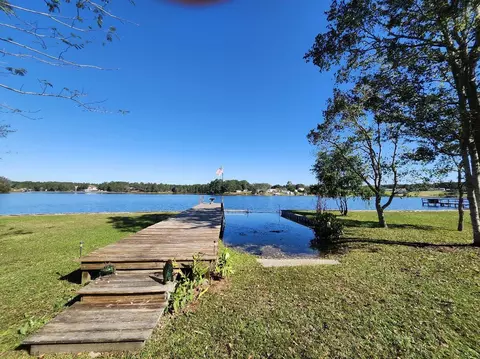 821 Paradise Island Dr, Defuniak Springs, FL 32433
