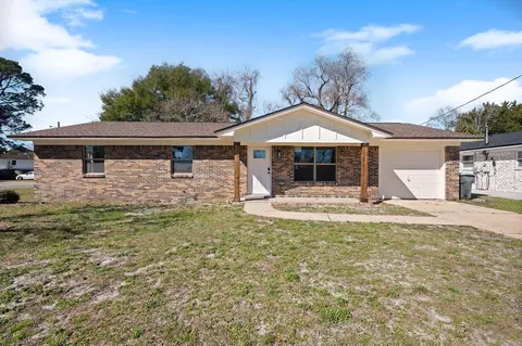 36 NW Cape Dr, Fort Walton Beach, FL 32548