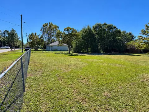 Exterior - 3316 Colonial Ct, Crestview, FL 32539 photo 12 of 14