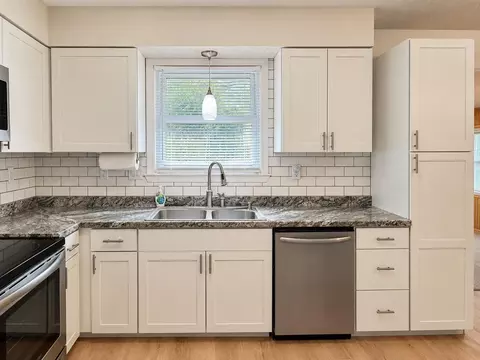 Kitchen - 3316 Colonial Ct, Crestview, FL 32539 photo 1 of 3