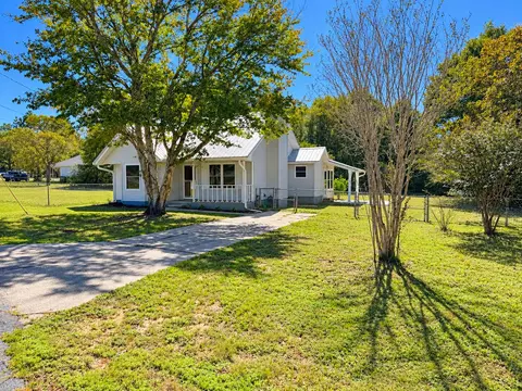 Exterior - 3316 Colonial Ct, Crestview, FL 32539 photo 9 of 14