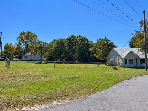 Exterior - 3316 Colonial Ct, Crestview, FL 32539 photo 13 of 14