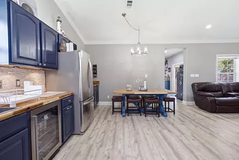 Kitchen - 806 Phillips Dr, Freeport, FL 32439 photo 4 of 6