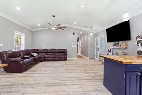 Entry Way - 806 Phillips Dr, Freeport, FL 32439 photo 2 of 5