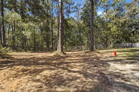 Exterior - 806 Phillips Dr, Freeport, FL 32439 photo 12 of 13