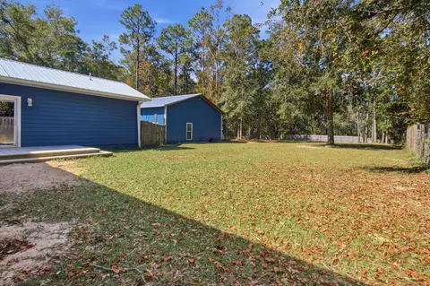 Exterior - 806 Phillips Dr, Freeport, FL 32439 photo 9 of 13