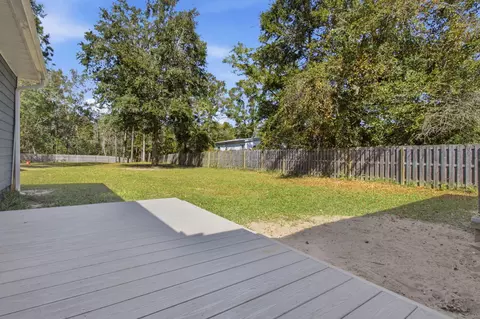 Exterior - 806 Phillips Dr, Freeport, FL 32439 photo 8 of 13