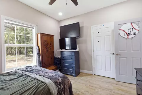 Bedroom - 806 Phillips Dr, Freeport, FL 32439 photo 8 of 8