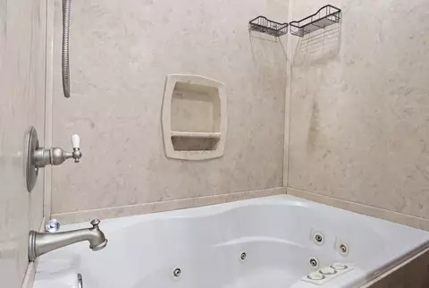 Bath - 806 Phillips Dr, Freeport, FL 32439 photo 2 of 4