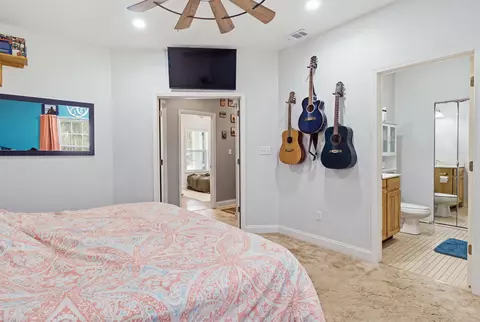 Bedroom - 806 Phillips Dr, Freeport, FL 32439 photo 2 of 8