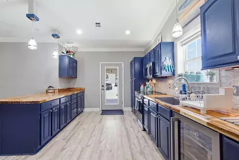 Kitchen - 806 Phillips Dr, Freeport, FL 32439 photo 2 of 6