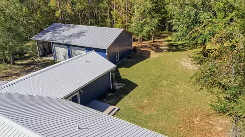 Exterior - 806 Phillips Dr, Freeport, FL 32439 photo 7 of 13