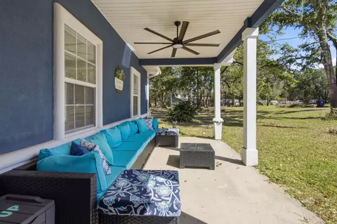 Exterior - 806 Phillips Dr, Freeport, FL 32439 photo 5 of 13