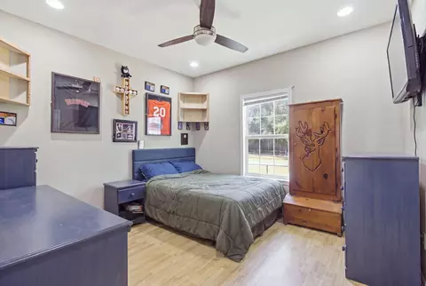 Bedroom - 806 Phillips Dr, Freeport, FL 32439 photo 7 of 8