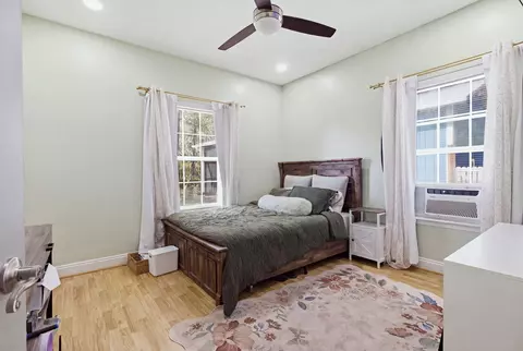 Bedroom - 806 Phillips Dr, Freeport, FL 32439 photo 5 of 8