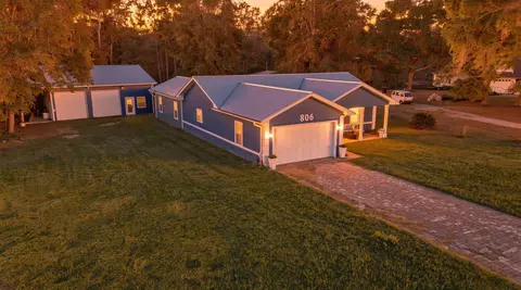 Exterior - 806 Phillips Dr, Freeport, FL 32439 photo 2 of 13