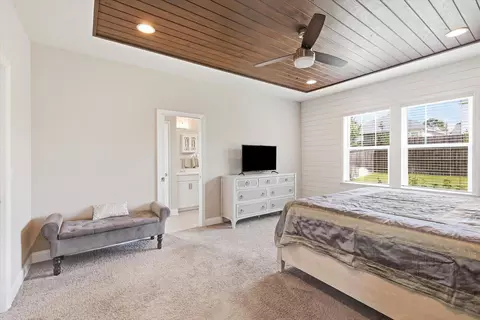 Bedroom - 8701 Glenoak Trl, Other, FL photo 3 of 7