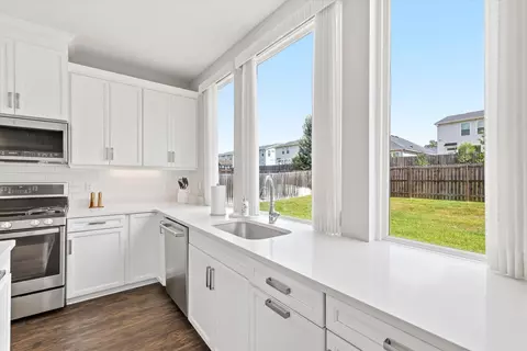 Kitchen - 8701 Glenoak Trl, Other, FL photo 6 of 7