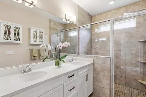 Bath - 8701 Glenoak Trl, Other, FL photo 4 of 8