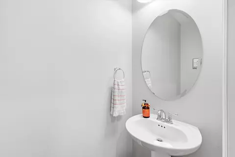 Bath - 8701 Glenoak Trl, Other, FL photo 1 of 8