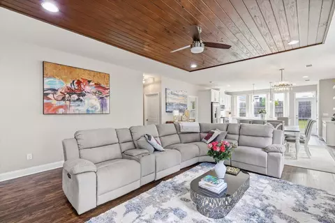 Living - 8701 Glenoak Trl, Other, FL photo 1 of 3