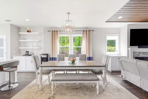 Dining - 8701 Glenoak Trl, Other, FL photo 3 of 3