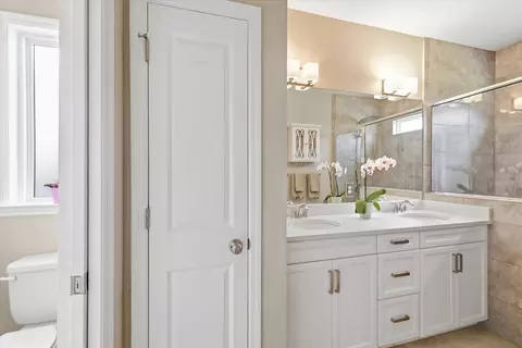Bath - 8701 Glenoak Trl, Other, FL photo 3 of 8