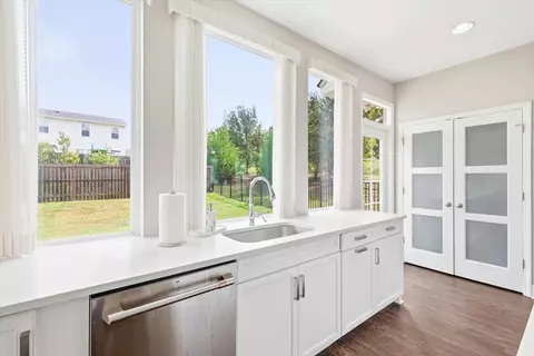 Kitchen - 8701 Glenoak Trl, Other, FL photo 3 of 7