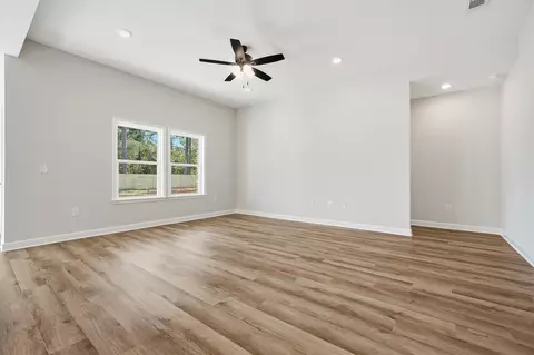Living - 2821 Blackbird Ct, Crestview, FL 32539 photo 5 of 5